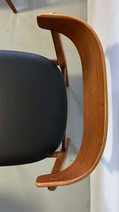 
                  
                    4 Farstrup stoelen curved - LOUI.STORE
                  
                