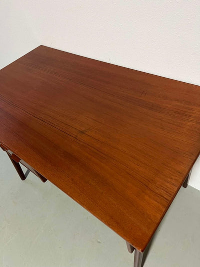 
                  
                    asymmetrisch bureautje teak - LOUI.STORE
                  
                