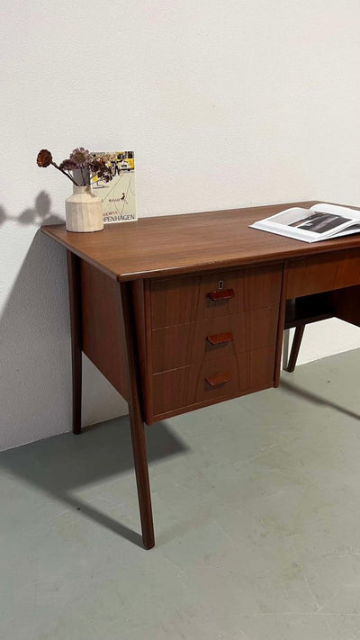 asymmetrisch bureautje teak - LOUI.STORE