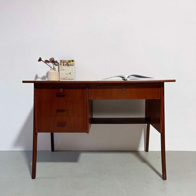 asymmetrisch bureautje teak - LOUI.STORE