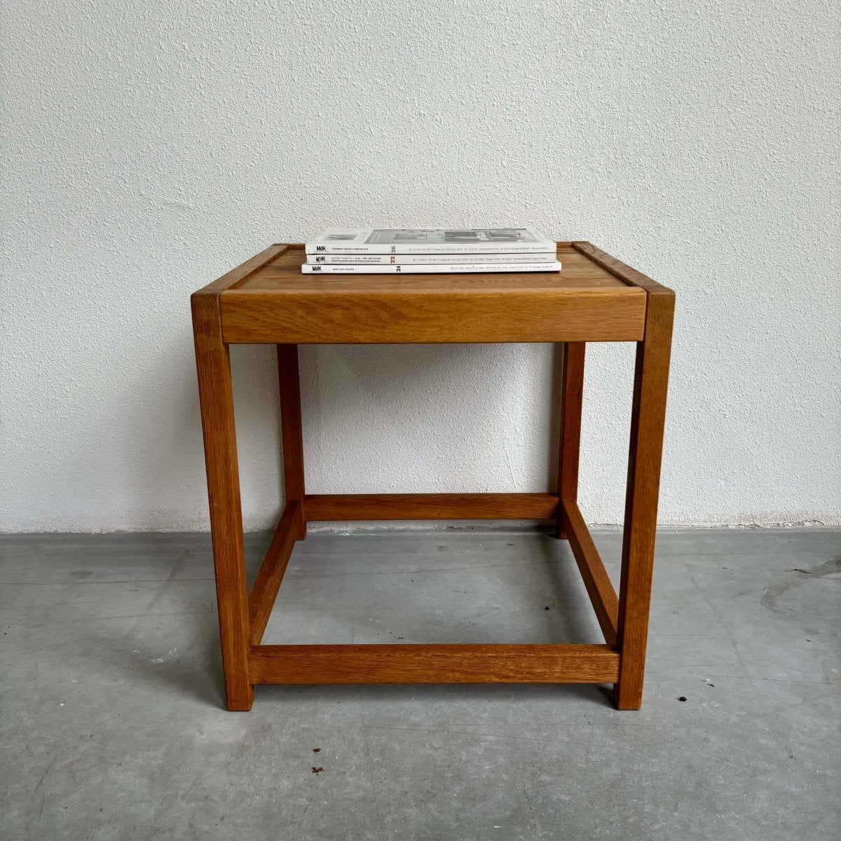 Blomus Avio kruk / bijzettafel (66691) - gemaakt van eiken hout - Bath Blomus Avio kruk / bijzettafel (66691) - gemaakt van eiken hout - Bath