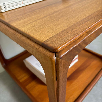 
                  
                    Bijzettafeltje kubus teak - trolley - LOUI.STORE
                  
                