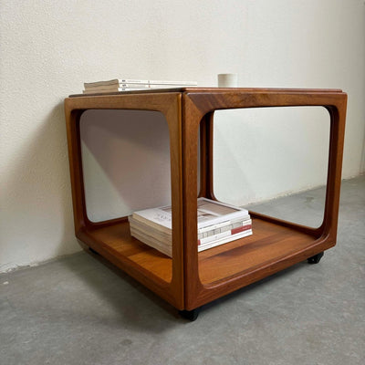 
                  
                    Bijzettafeltje kubus teak - trolley - LOUI.STORE
                  
                