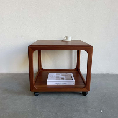 
                  
                    Bijzettafeltje kubus teak - trolley - LOUI.STORE
                  
                