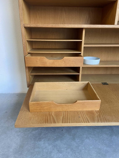 
                  
                    Boekenkast met klep in eiken - LOUI.STORE
                  
                