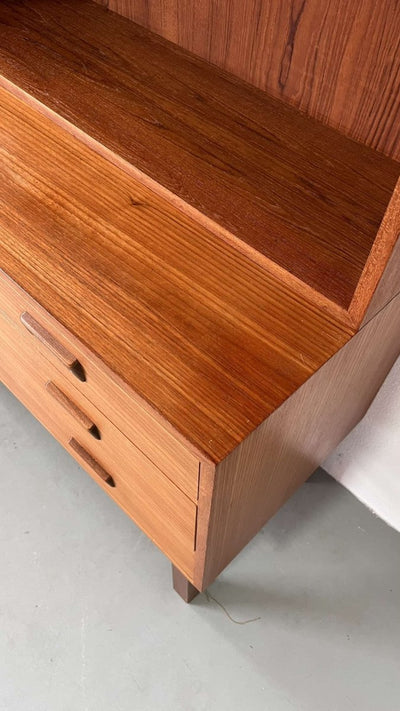 
                  
                    Boekenkast met ladekast - LOUI.STORE
                  
                