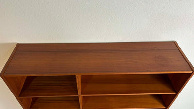 
                  
                    Boekenkast schuifdeurtjes teak - LOUI.STORE
                  
                