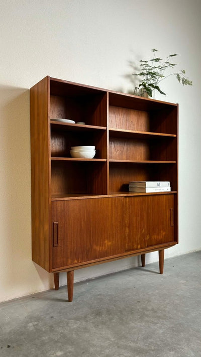 
                  
                    Boekenkast schuifdeurtjes teak - LOUI.STORE
                  
                