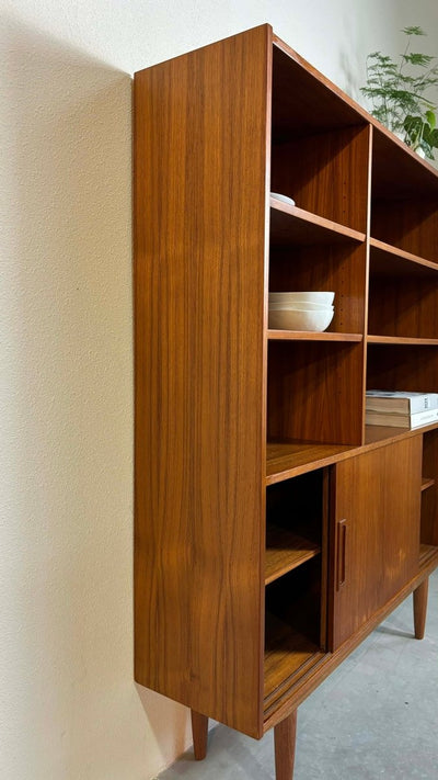 
                  
                    Boekenkast schuifdeurtjes teak - LOUI.STORE
                  
                