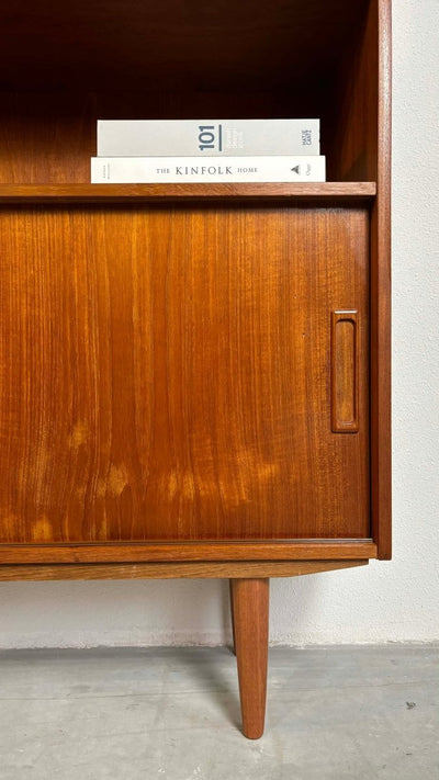 
                  
                    Boekenkast schuifdeurtjes teak - LOUI.STORE
                  
                