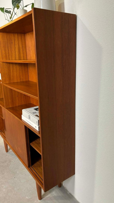 
                  
                    Boekenkast schuifdeurtjes teak - LOUI.STORE
                  
                