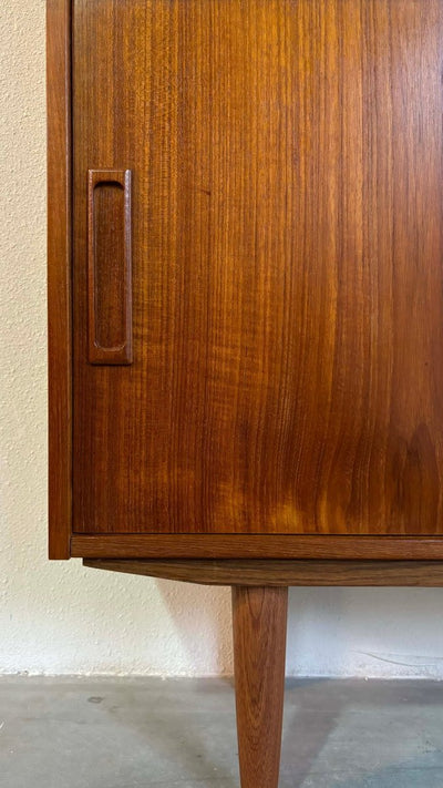 
                  
                    Boekenkast schuifdeurtjes teak - LOUI.STORE
                  
                