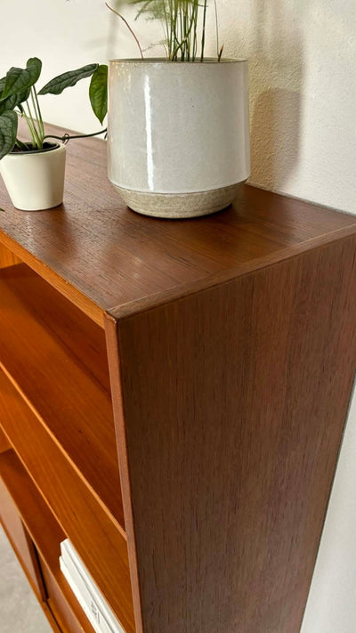 
                  
                    Boekenkast schuifdeurtjes teak - LOUI.STORE
                  
                