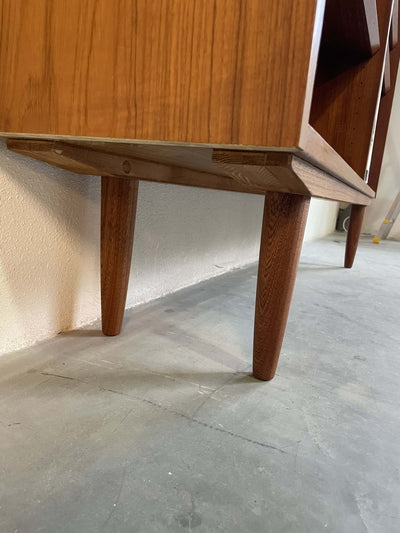 
                  
                    Boekenkast teak Edmund Jørgensen - LOUI.STORE
                  
                