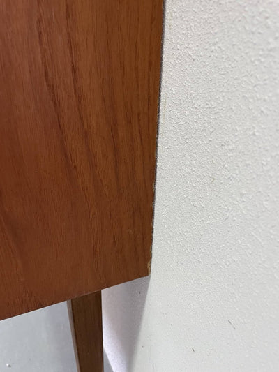 
                  
                    Boekenkast teak schuinaflopend - LOUI.STORE
                  
                