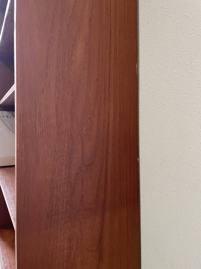 
                  
                    Boekenkast teak schuinaflopend - LOUI.STORE
                  
                