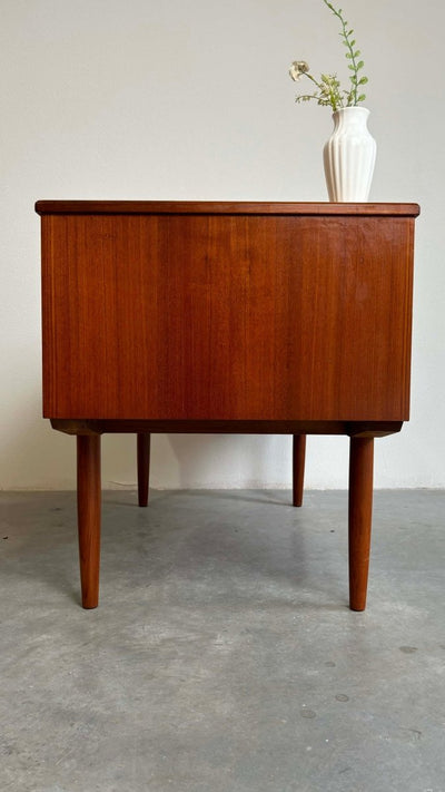 
                  
                    Bureau 2-zijdig +brievenstandaard - LOUI.STORE
                  
                