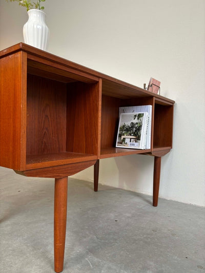 
                  
                    Bureau 2-zijdig +brievenstandaard - LOUI.STORE
                  
                