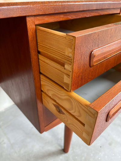 
                  
                    Bureau 2-zijdig +brievenstandaard - LOUI.STORE
                  
                