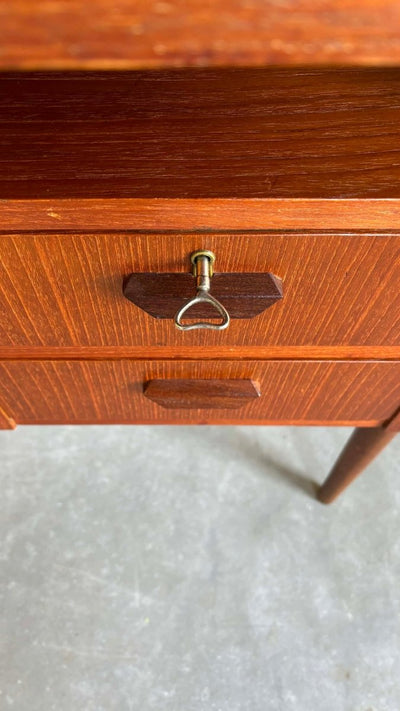 
                  
                    Bureau 2-zijdig Gunnar Nielsen Tibergaard - LOUI.STORE
                  
                