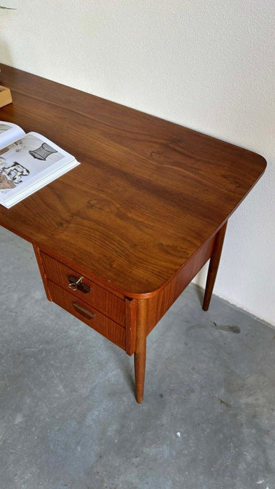 
                  
                    Bureau 2-zijdig Gunnar Nielsen Tibergaard - LOUI.STORE
                  
                