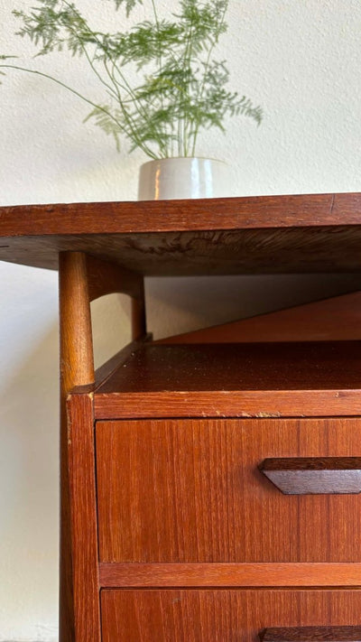 
                  
                    Bureau 2-zijdig Gunnar Nielsen Tibergaard - LOUI.STORE
                  
                