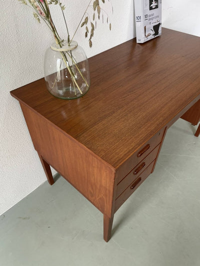 
                  
                    Bureau 7 lades teak - LOUI.STORE
                  
                