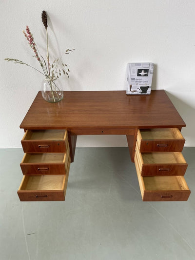 
                  
                    Bureau 7 lades teak - LOUI.STORE
                  
                