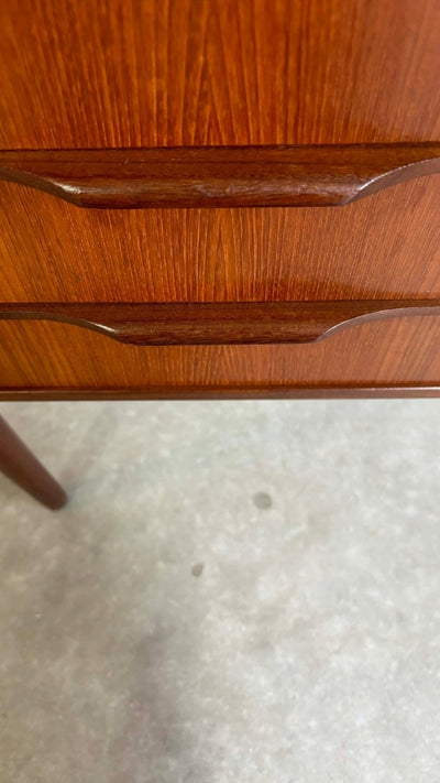 
                  
                    Bureau curved blad teak - LOUI.STORE
                  
                