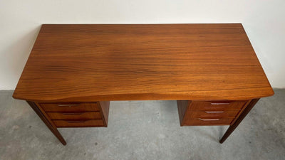 
                  
                    Bureau curved blad teak - LOUI.STORE
                  
                