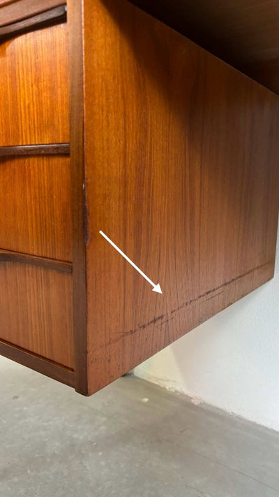 
                  
                    Bureau curved blad teak - LOUI.STORE
                  
                