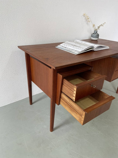 
                  
                    Bureau dubbelzijdig met klep - LOUI.STORE
                  
                