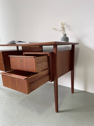 
                  
                    Bureau dubbelzijdig met klep - LOUI.STORE
                  
                
