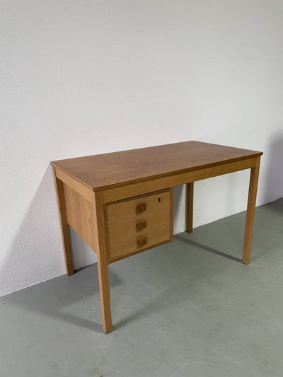 
                  
                    Bureau Eiken Domino - LOUI.STORE
                  
                