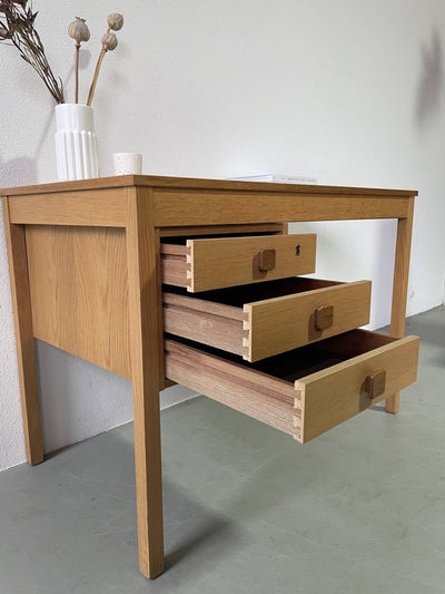 
                  
                    Bureau Eiken Domino - LOUI.STORE
                  
                