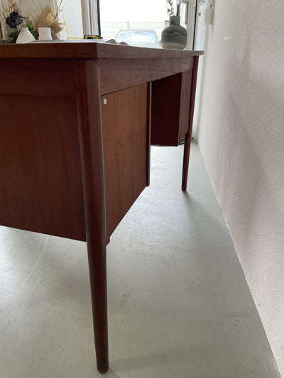 
                  
                    Bureau in teak - LOUI.STORE
                  
                