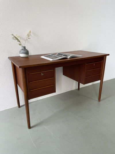 
                  
                    Bureau in teak - LOUI.STORE
                  
                