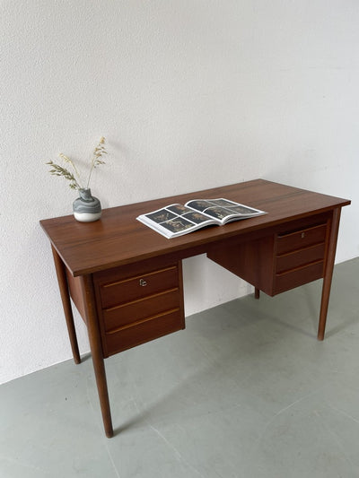 
                  
                    Bureau in teak - LOUI.STORE
                  
                