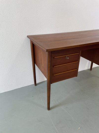 
                  
                    Bureau in teak - LOUI.STORE
                  
                