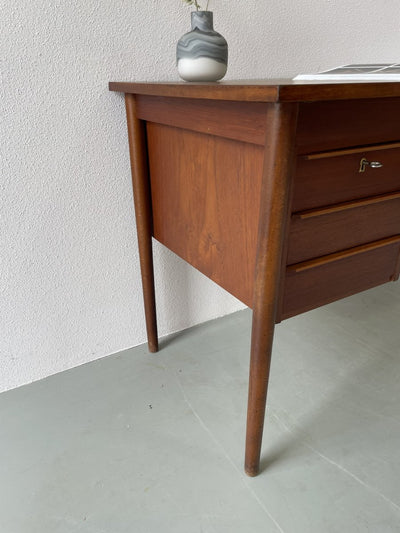 
                  
                    Bureau in teak - LOUI.STORE
                  
                