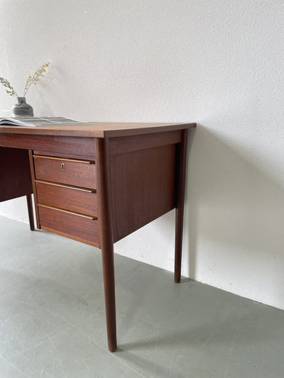 
                  
                    Bureau in teak - LOUI.STORE
                  
                