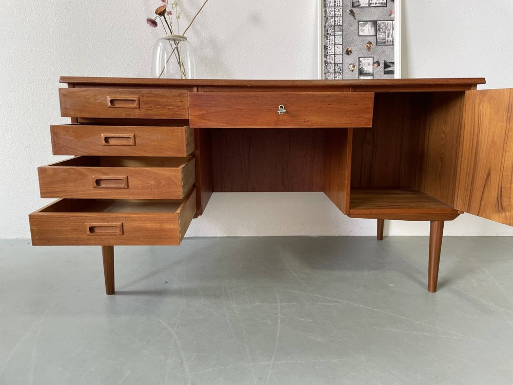 
                  
                    Bureau teak 2 sides - LOUI.STORE
                  
                