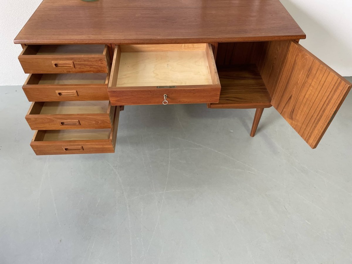 
                  
                    Bureau teak 2 sides - LOUI.STORE
                  
                