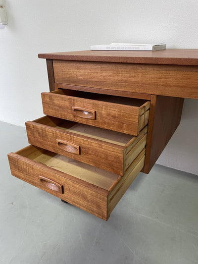 
                  
                    Bureau teak 3 lades - LOUI.STORE
                  
                