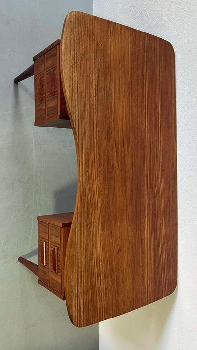 
                  
                    Bureau teak curved 2-zijdig - LOUI.STORE
                  
                