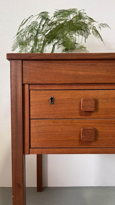 
                  
                    Bureau teak domino - LOUI.STORE
                  
                