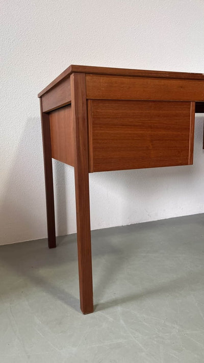 
                  
                    Bureau teak domino - LOUI.STORE
                  
                