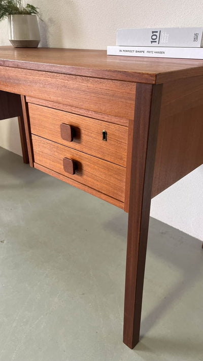 
                  
                    Bureau teak domino - LOUI.STORE
                  
                