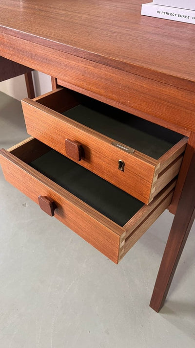 
                  
                    Bureau teak domino - LOUI.STORE
                  
                