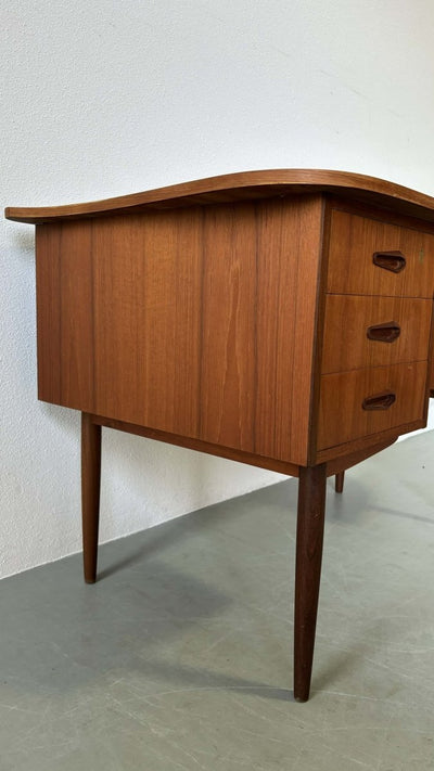 
                  
                    Bureau teak tambour deur - LOUI.STORE
                  
                